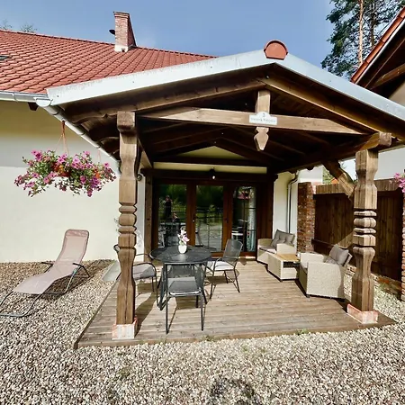 Dworek Wdzydze 아파트