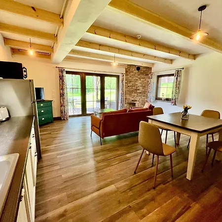 Dworek Wdzydze Apartment *