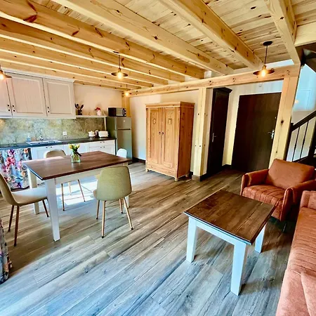 Dworek Wdzydze 아파트 *