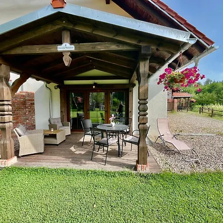 Dworek Wdzydze 아파트