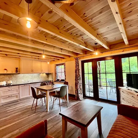 Dworek Wdzydze * Przytarnia