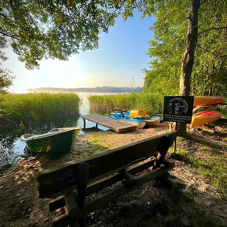 Dworek Wdzydze 아파트 *