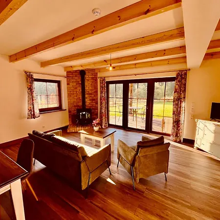 Dworek Wdzydze Apartment Przytarnia
